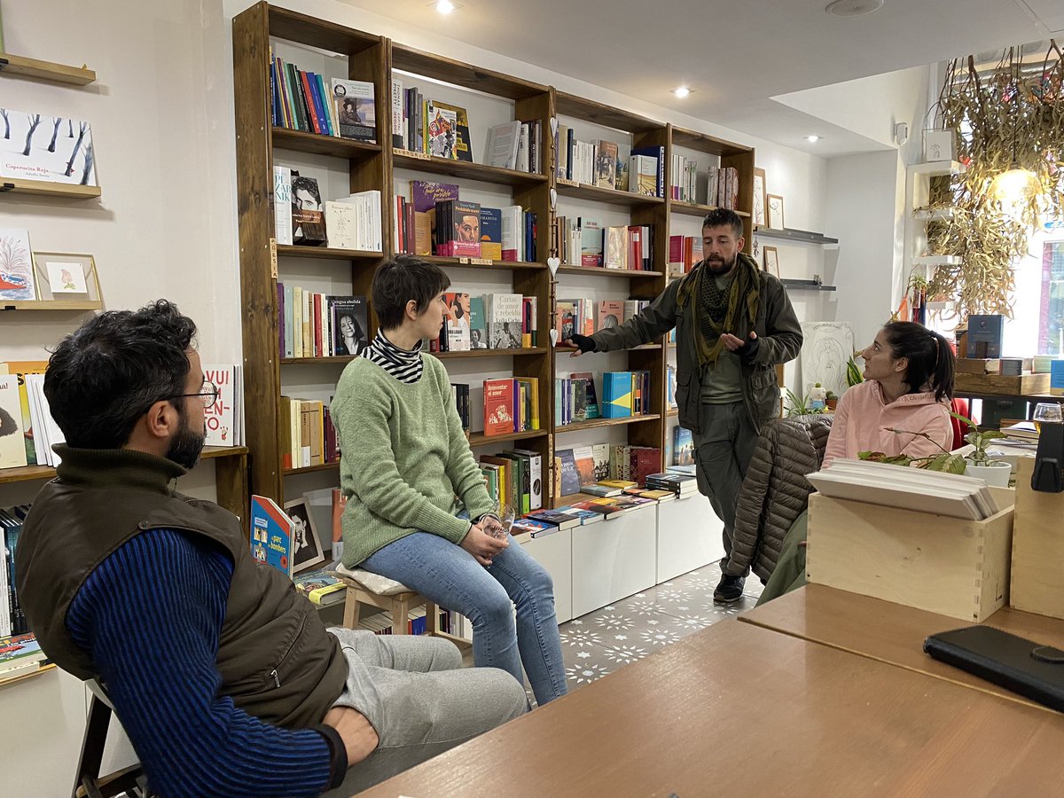 Em truca <a href="/ViktorDubrok/">La Templanza Peñíscola</a> , llibreter de La Templanza, preguntant si estem de vacances i li dic que que va, que avui farem inventari al migdia així que impossible anar a fer un arròs a Penyíscola. Apareix als 10 minuts per la porta🏴‍☠️♥️
Ah! i diu que es presenta a les municipals.