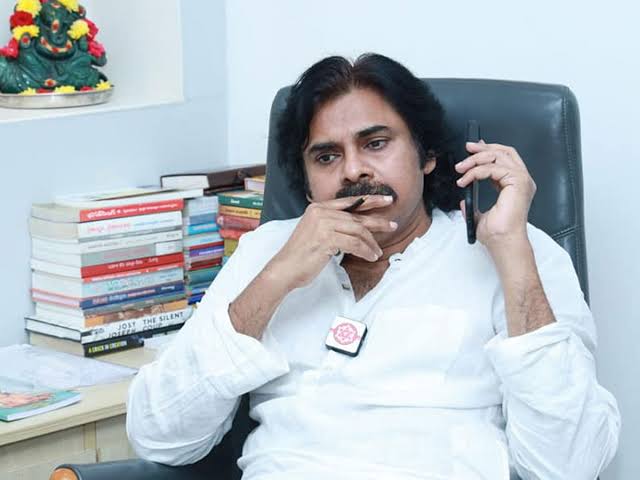 NareshAlluJSP's tweet image. క్రియాశీలక సభ్యత్వం కోసం నా లాంటి కష్ట పడుతున్న జనసైనికుడు కి వాయిస్ కాల్ రూపంలో అభినందనలు తెలియచేసిన అధినేత శ్రీ @PawanKalyan గారు

Another Memorable Moment 🥰 Anything For u Annaya ♥️ 

#PawanKalyan #JanaSena
#JSPMembershipPhase3