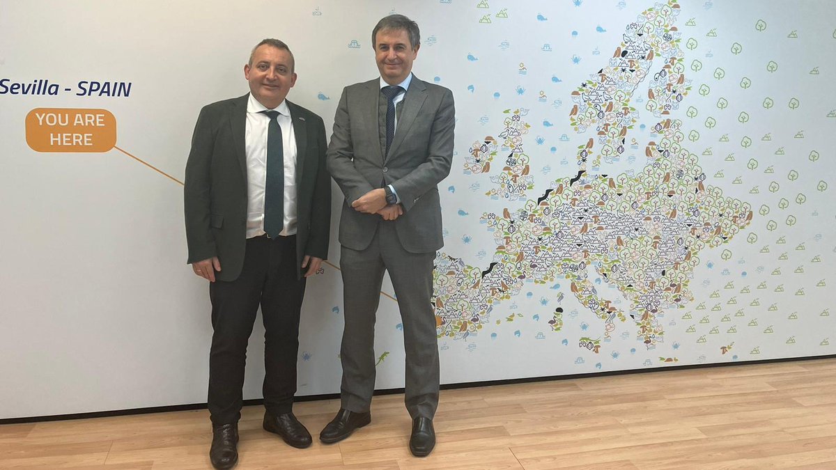 LifeWatchSpain's tweet photo. Reunión con Rafael Sánchez Durán, DG de @Endesa en Andalucía, Extremadura, Ceuta y Melilla, para la colaboración de @LifeWatchERIC en proyectos como ‘Bosque Endesa Doñana’ (Premio Andalucía de Medio Ambiente) y #ecitySevilla:
🌳 https://t.co/i0tq5zaiz8
🌍 https://t.co/wKOsa4mjk7 https://t.co/N4mo1mM0jQ