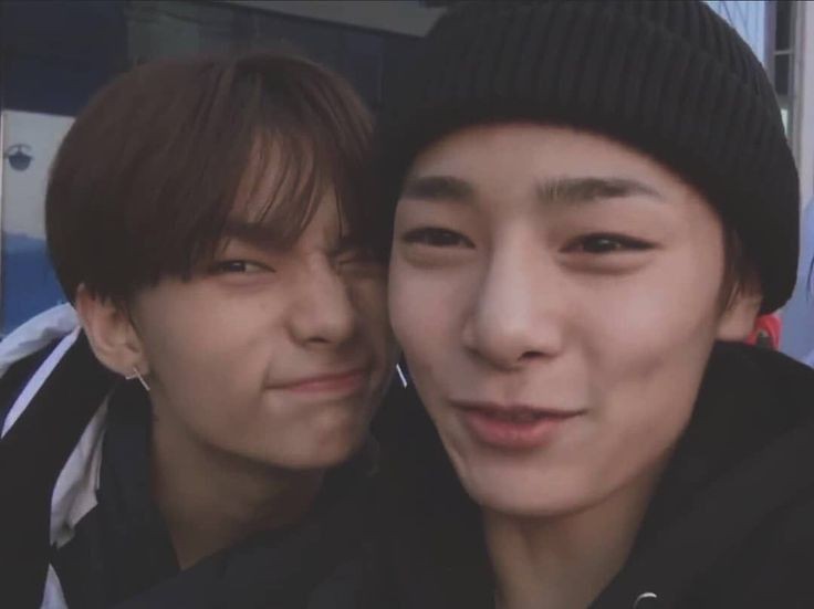 ⠀
                     
        flexing my lovie because why not?

⠀