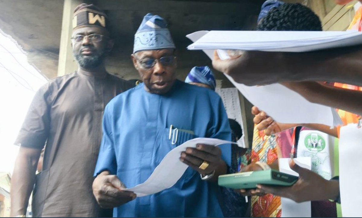 vanguardngrnews's tweet photo. Obasanjo votes amid late arrival of INEC officials, materials
https://t.co/PpvZIEnuyG
#ElectionDay
#PresidentsDay
#Nigerianelections2023
#Electiontrending https://t.co/KwXAAh8PUM