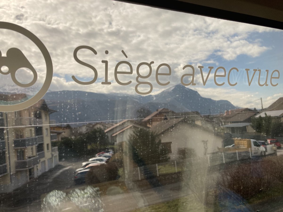 serizay's tweet photo. #sncf #inoui … @sncf !! Rien ne vous choque ? https://t.co/YmzEx9W3Y0