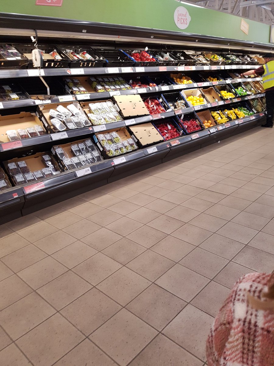 Charlie_UK2023's tweet photo. Oh know. fully stocked,  this time, Sainsbury's..  not going well for the #fakeremainers #tomatogate https://t.co/8VIbO2I0EB