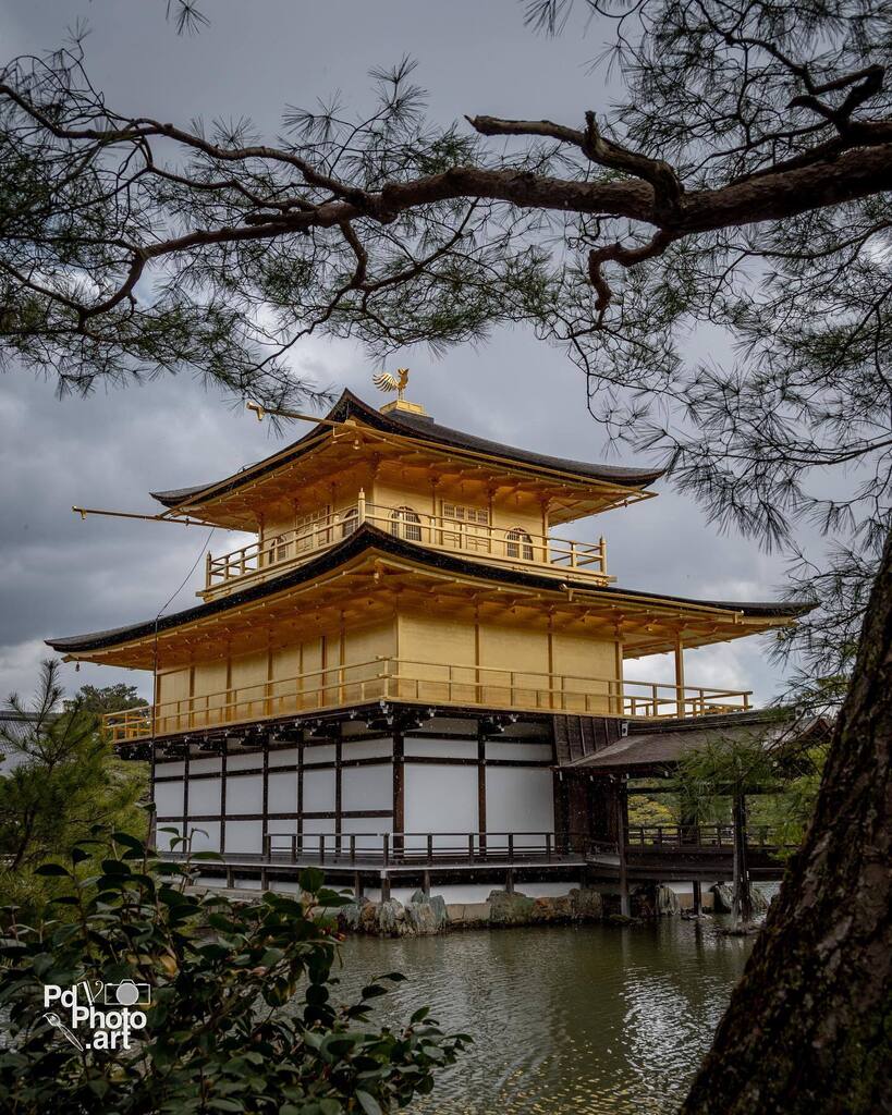 The #goldenpavilionkyoto (金閣寺 - #Kinkakuji or officially: 鹿苑寺 - #Rokuonji) with #clouds carrying #snow ❄️ instagr.am/p/CpFb34KvjJ5/