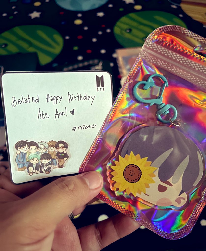 annekharla's tweet photo. #mkdfeedbacks
Mikee! π i was surprised! Thank you so much sa gift! Yung super steal na dalma hair pin set lang bnili ko pero andami kasama, naloka ako sa jimin ref magnet π« thank you! I really appreciate these π«Άπ» ang ganda nung hair pins, canβt wait to try them. Stay safe! π https://t.co/bi5AhN9lmb