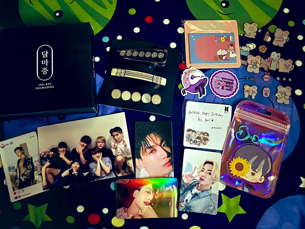 annekharla's tweet photo. #mkdfeedbacks
Mikee! π i was surprised! Thank you so much sa gift! Yung super steal na dalma hair pin set lang bnili ko pero andami kasama, naloka ako sa jimin ref magnet π« thank you! I really appreciate these π«Άπ» ang ganda nung hair pins, canβt wait to try them. Stay safe! π https://t.co/bi5AhN9lmb