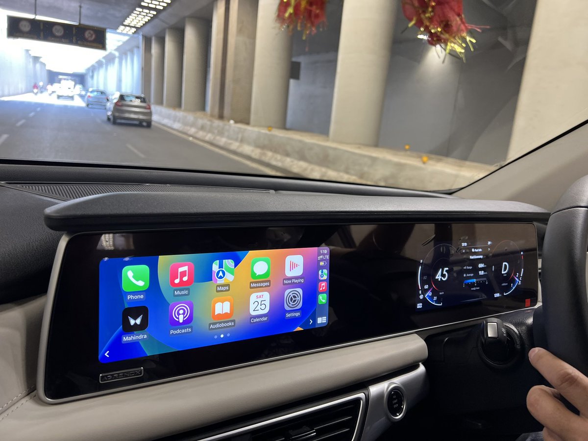 GabbbarSingh's tweet photo. XUV 700 dashboard is 👌 https://t.co/7PRUJ5TdLM