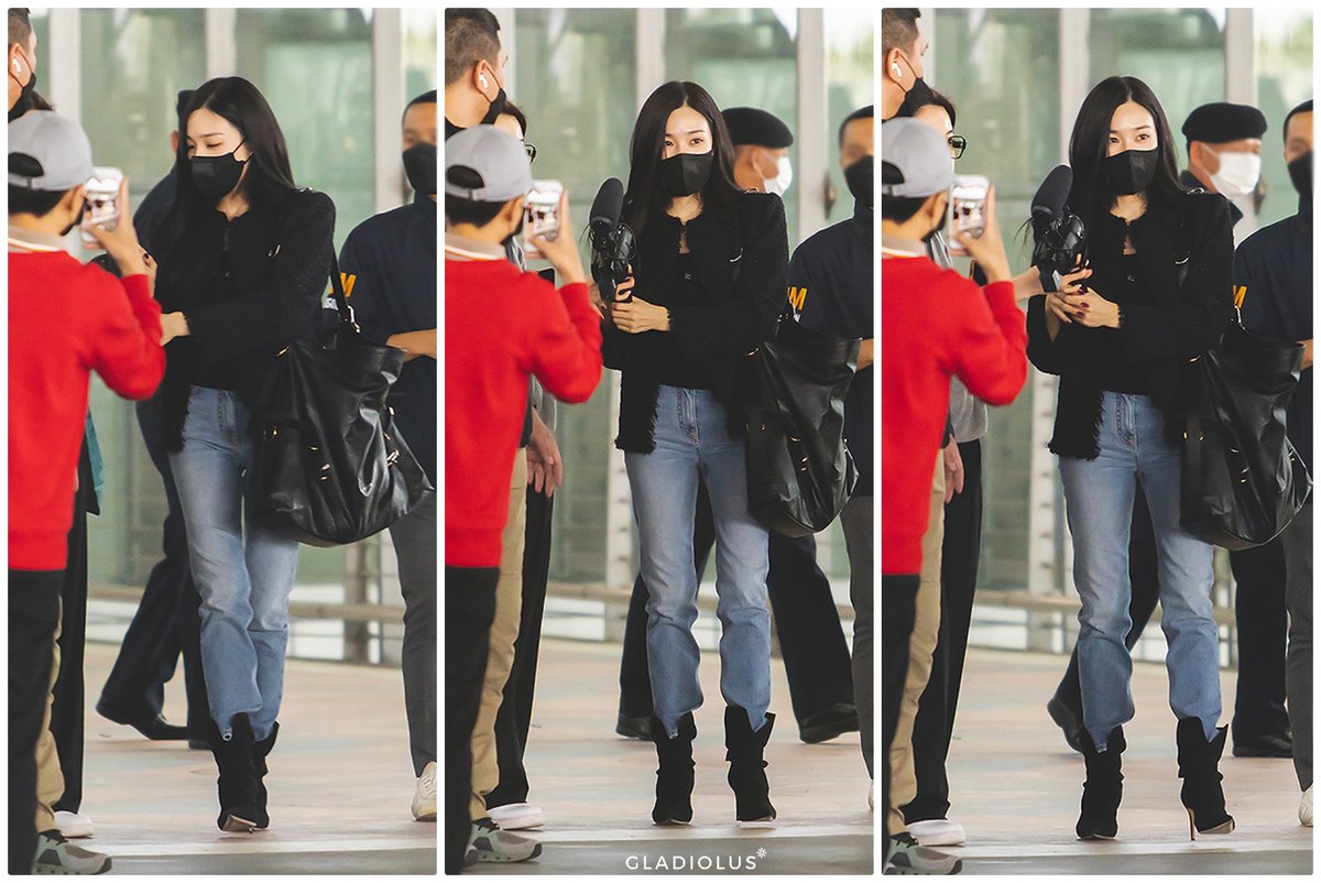 gladiolus8581's tweet photo. 230216 Tiffany - BKK Airport 
🛬🇹🇭
#TiffanyYoung
#ประเทศไทยมีฟานี่แล้ว 
#TiffanyForeverWishing2023InBKK
#티파니영 #소녀시대 #TIFFANY #티파니 https://t.co/SCMyo9gwyM
