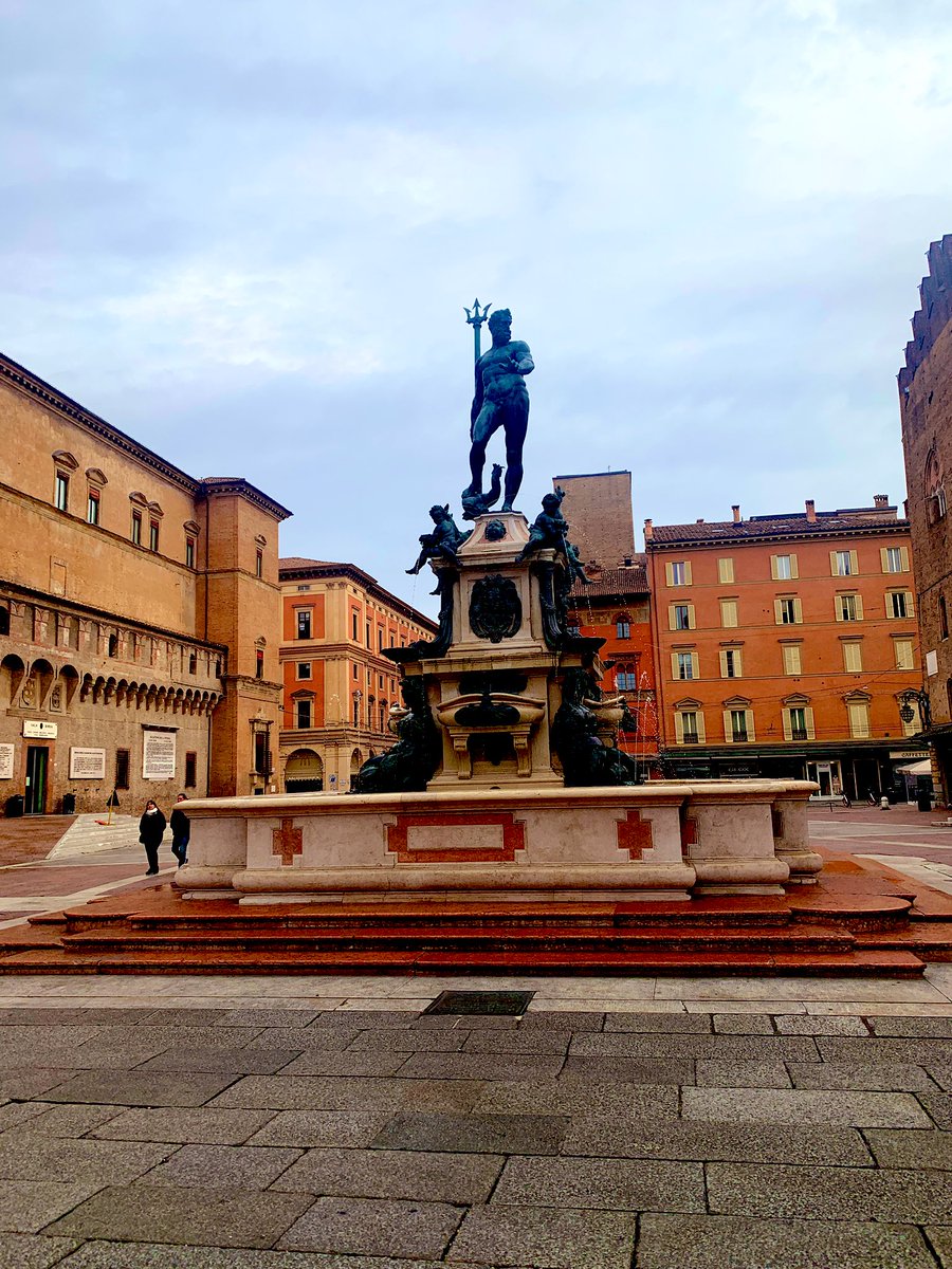 WelshSchoolsFA's tweet photo. INTERNATIONAL | Roma Caput Mundi 🇮🇹
🏃🏼♂️A different route to explore this morning revealing more interesting architecture #Bologna
🚂 Train to #Rome later today before a transfer to our hotel for the week in #Fuiggi #VillaLina
#WSFA https://t.co/PDbHXhg3g2