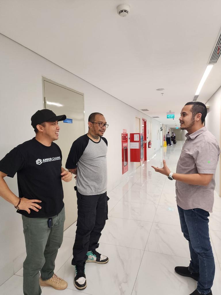 mahdikherid's tweet photo. Alhamdulillah, hari ini saya bisa menjenguk dan mengunjungi Putra dari Sahabat Jhonatan Latumahina yang sedang dirawat di Rumah Sakit Mayapada atas nama Adinda David yang telah menjadi korban Penganiayaan beberapa waktu lalu https://t.co/RnTOrKqMNT
