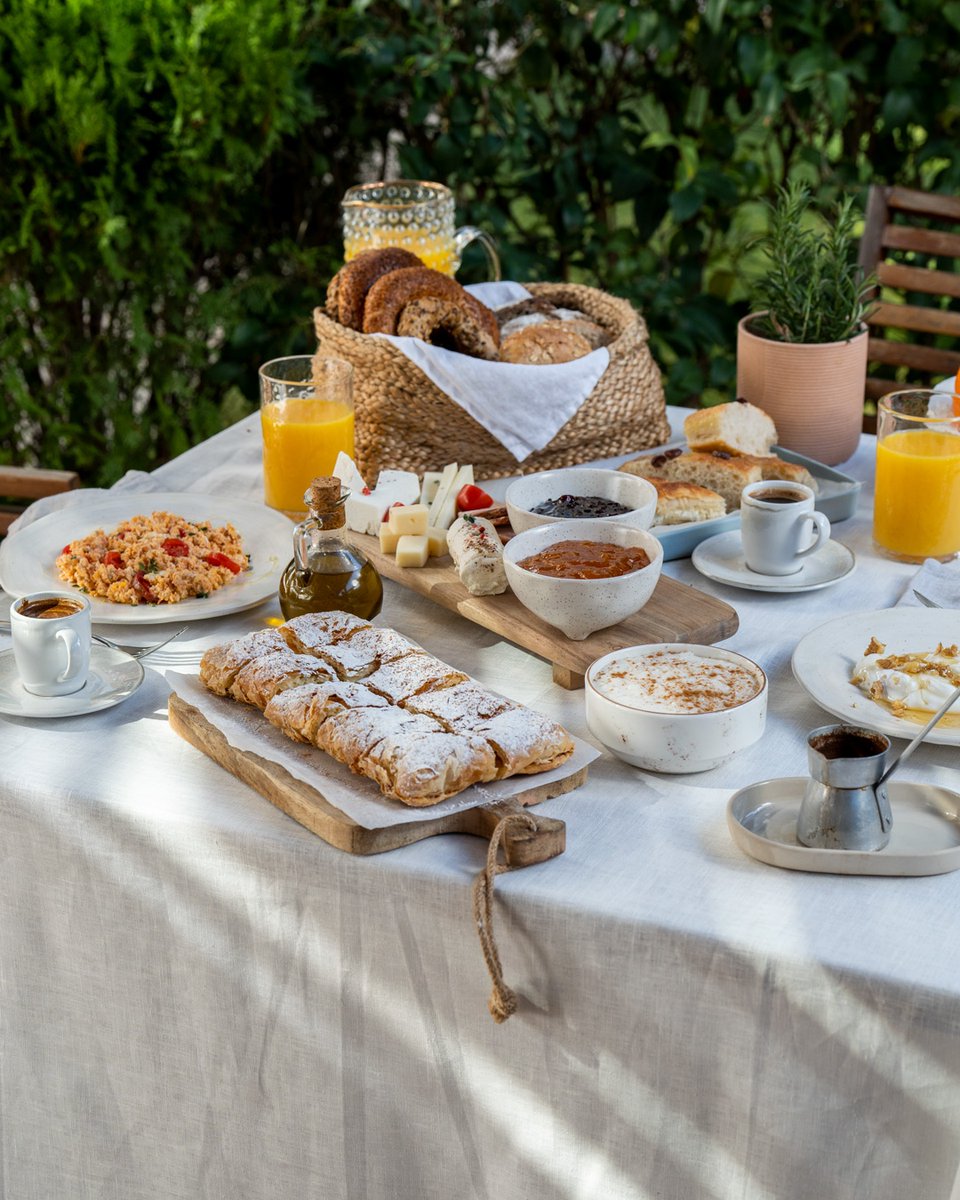 DiscoverGRcom's tweet photo. Is this Greece’s best-kept secret? Everything you know and love about Mediterranean cuisine is in a Greek breakfast… colour, seasonality and heaps of generosity. 🥧☕🍯
Pro tip: Tiganites over pancakes every time!
#greekbreak #discovergreece https://t.co/FoptlqlMS8