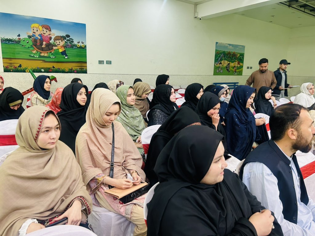 us_union's tweet photo. Some tricky questioning part of Teacher’s training session by the great professor Syed sadiq.

#usutalentfest2023
#usu https://t.co/yY2Xuj5ELG
