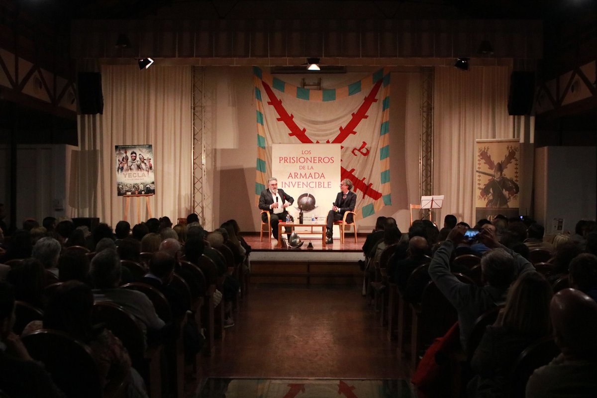 JaviSantamarta's tweet photo. EXITAZO en la presentación de #prisionerosdelainvencible en Yecla!

Un entorno mágico secular abarrotado por 350 personas para escuchar del propio autor, don Pedro Luis Chinchilla (aka @lagranarmada) cómo y por qué escribió una obra que viene para ser un referente.

¡Enhorabuena! https://t.co/AG4MqQMxFm