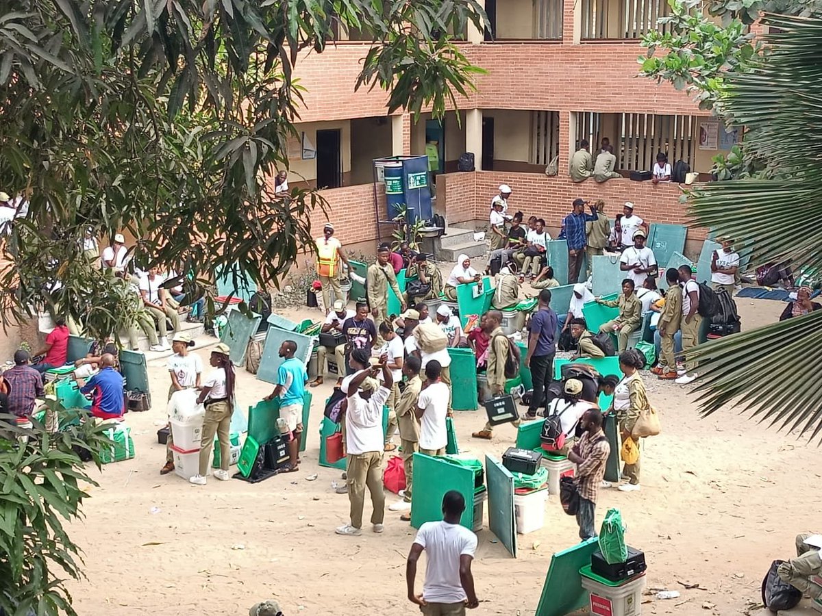 TheNationNews's tweet photo. Corps members at Ikeja rack center - St. Peter's Anglican Primary School, Alausa waiting for deployment. 8:40am

Corps members complained of lack of transportation to convey them and the voting materials to various polling units. 

By Alao Abiodun https://t.co/iNPbOc1b7T