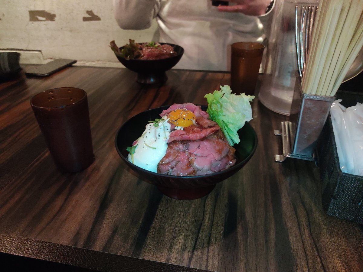 本日1時間に2回も
ローストビーフ丼食べました🍚

ご馳走様でした🙇