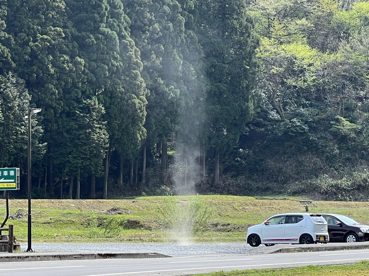 de995b1659a0479's tweet photo. #つむじ風 #旋風 #ダストデビル 
#自然現象 #一乗谷朝倉氏遺跡 #塵旋風 
#福井 #福井県 #福井市 #ワールウィンド 
#ホワールウィンド 
#tsumujikaze #dustdevil #whirlwind 
#naturalphenomenon 
#fukui #fukuiprefecture #fukuicity https://t.co/O7HLxKTTFH