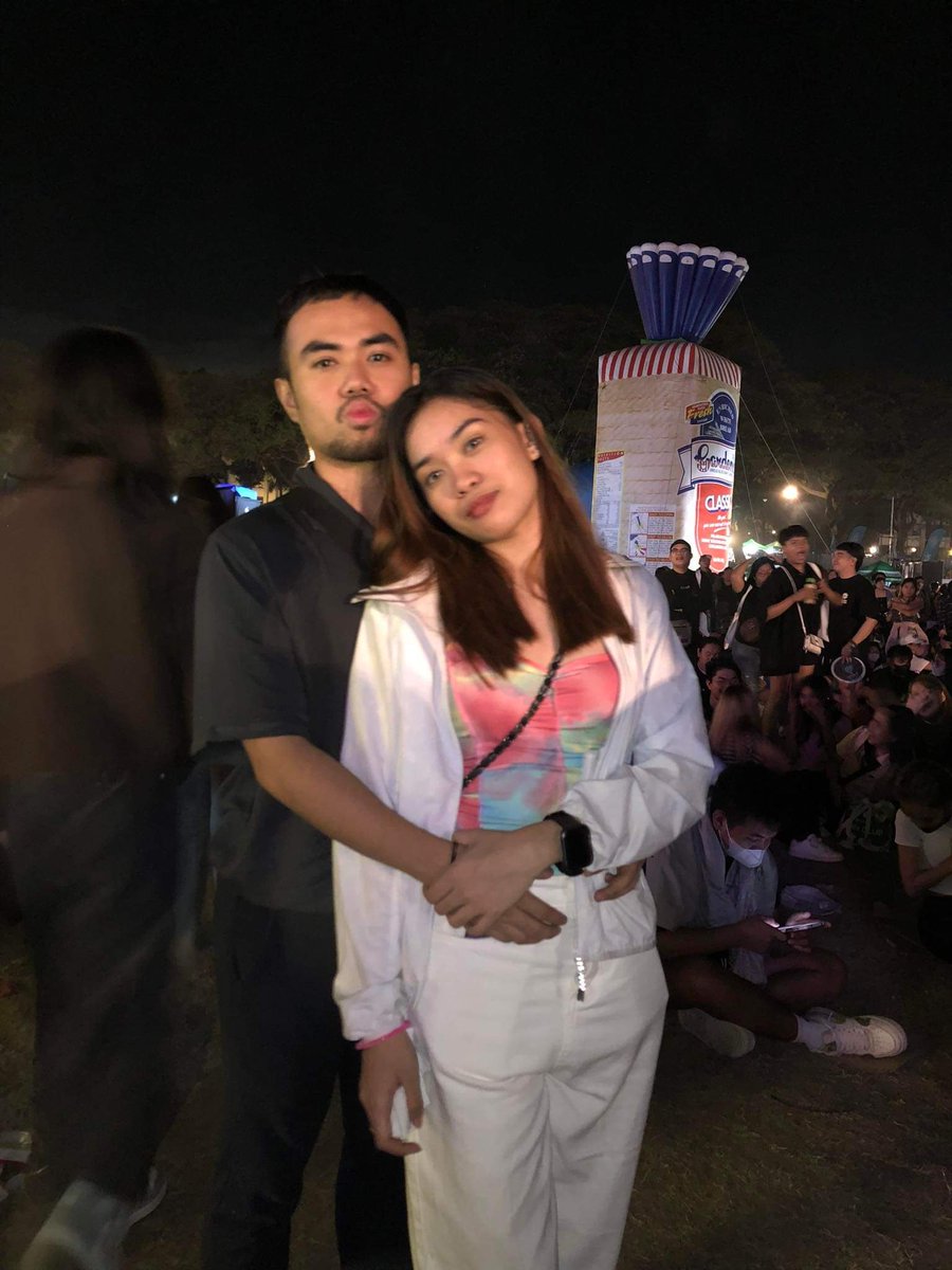 pongjaaam's tweet photo. 1 year later, kasama ko na siya sa UP Fair ✨ https://t.co/mELFYlo2Rp
