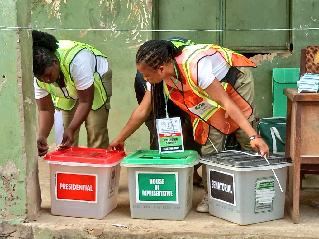 Spotlight_Abby's tweet image. There&apos;s currently NO Labour party polling unit agent at Utako Primary School 11, Abuja. While we wait, obidients here say they will stand strong.

@NgLabour @valentineozigbo @balamiisaac @PeterObi 

#NigeriaDecides2023
#NigeriaElections2023
#PeterObiForPresident2023