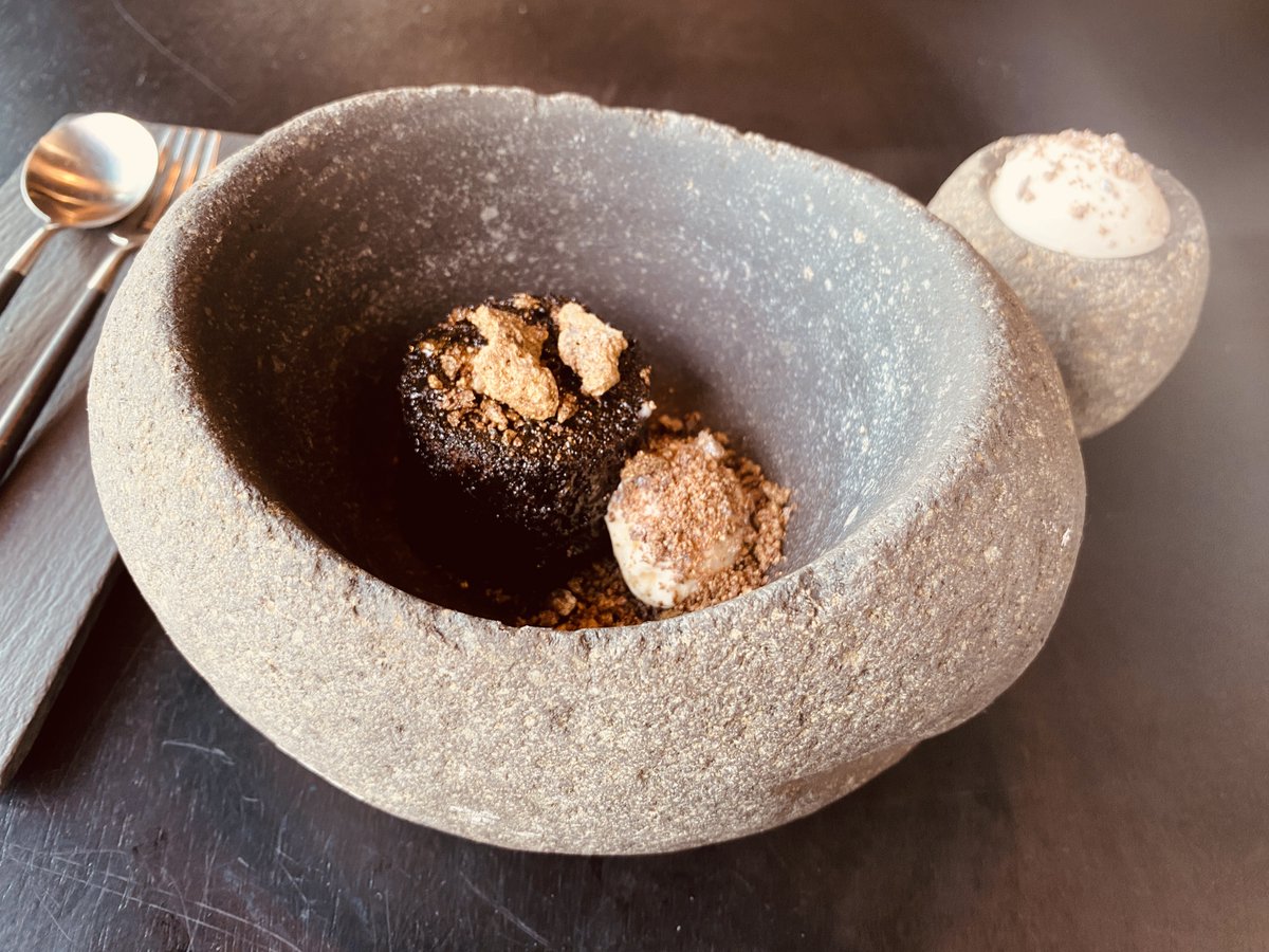 Great flavours here in black &amp; white 
Restaurant HOME
#Leeds
guide.michelin.com/gb/en/west-yor…