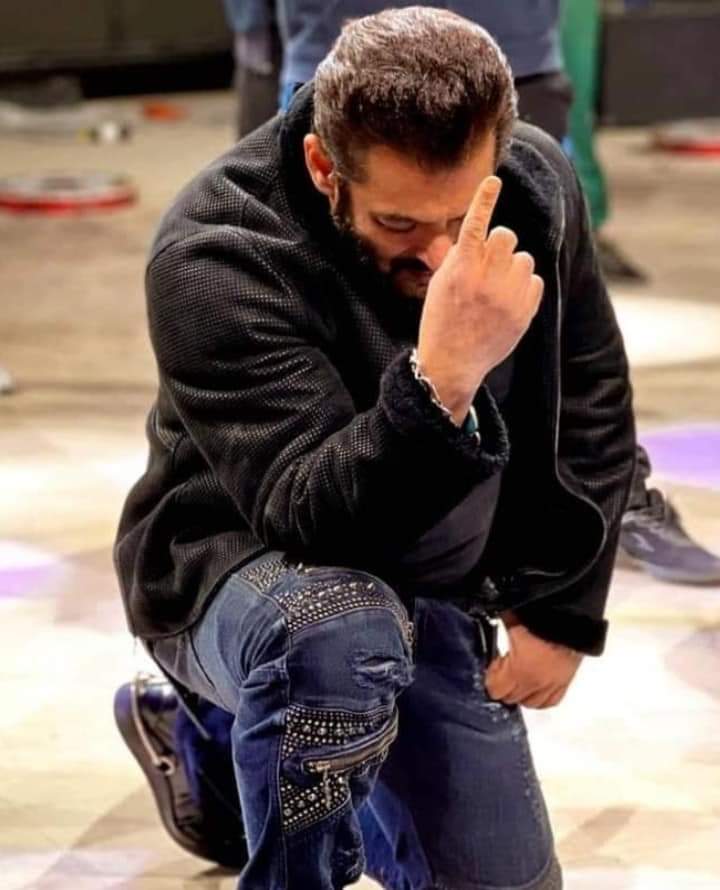 khose_lalita's tweet photo. Love ❤️
I ❤️ U
#SalmanKhan #BBHost❤️🔥💯🌹❤️ https://t.co/MxQlLxCOhx