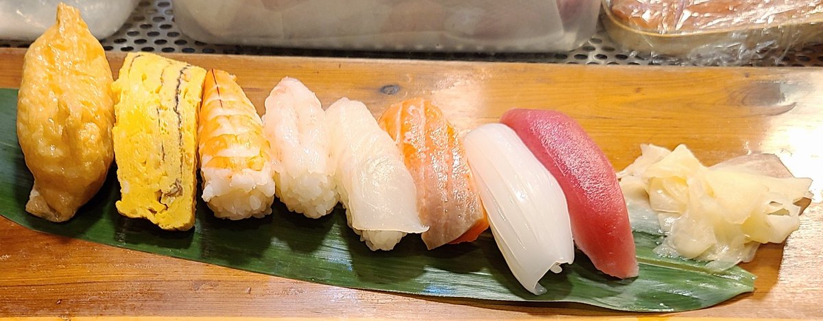 2/25昼食 下板橋 都寿司さんにて ランチ握りセット アサリ出汁と鯖節のミニカレーうどん やっぱり違いますね、都寿司さんは🥳 何食べても旨いに尽きる🥰 お寿司屋さんなのに唯一無二のカレーうどんはお試しあれ😚