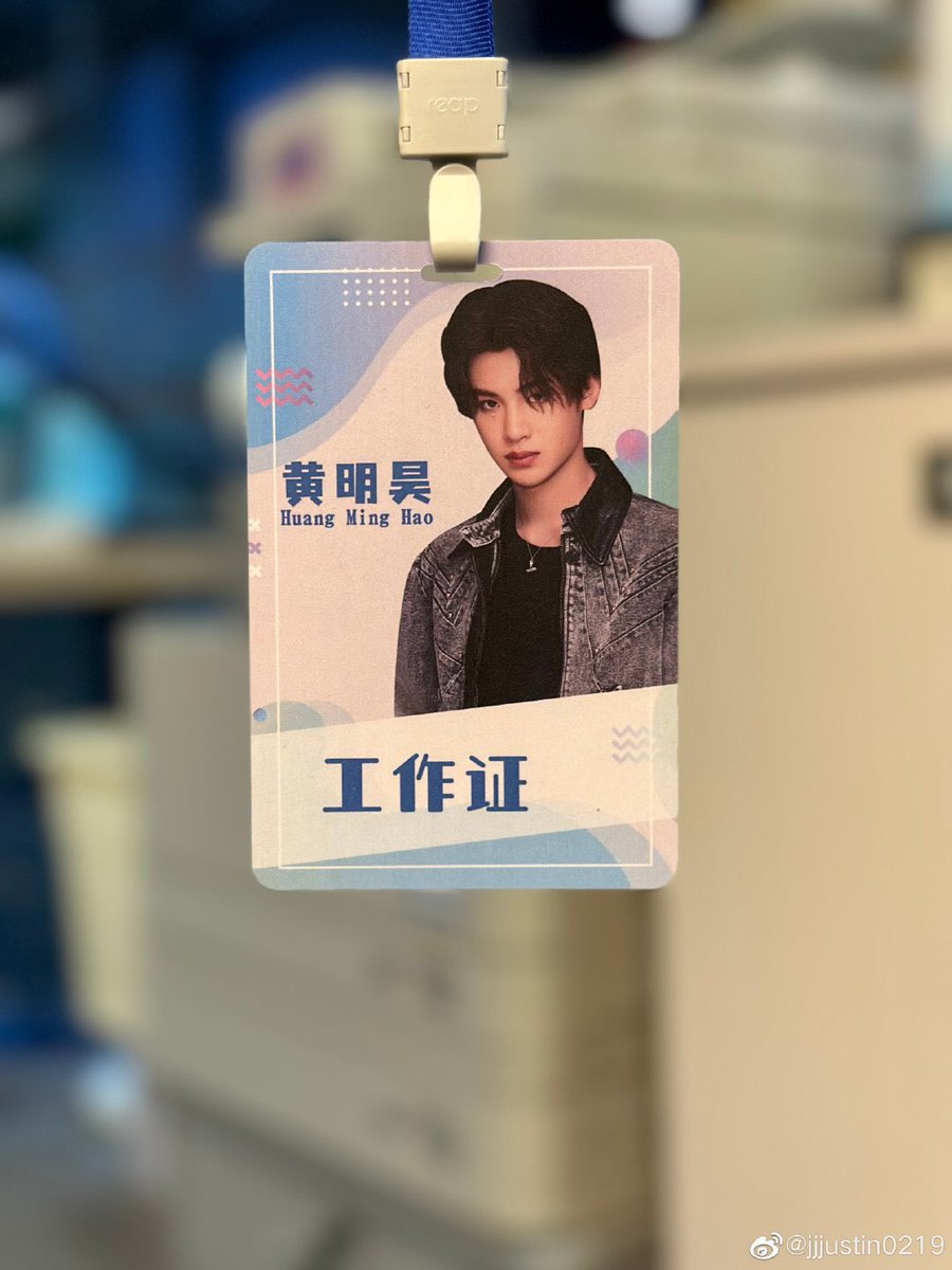 [Justin’s Weibo] 230225💛

"สัมภาษณ์ so easy 😎"

#乐华NEXT #JUSTIN
#黄明昊 #저스틴