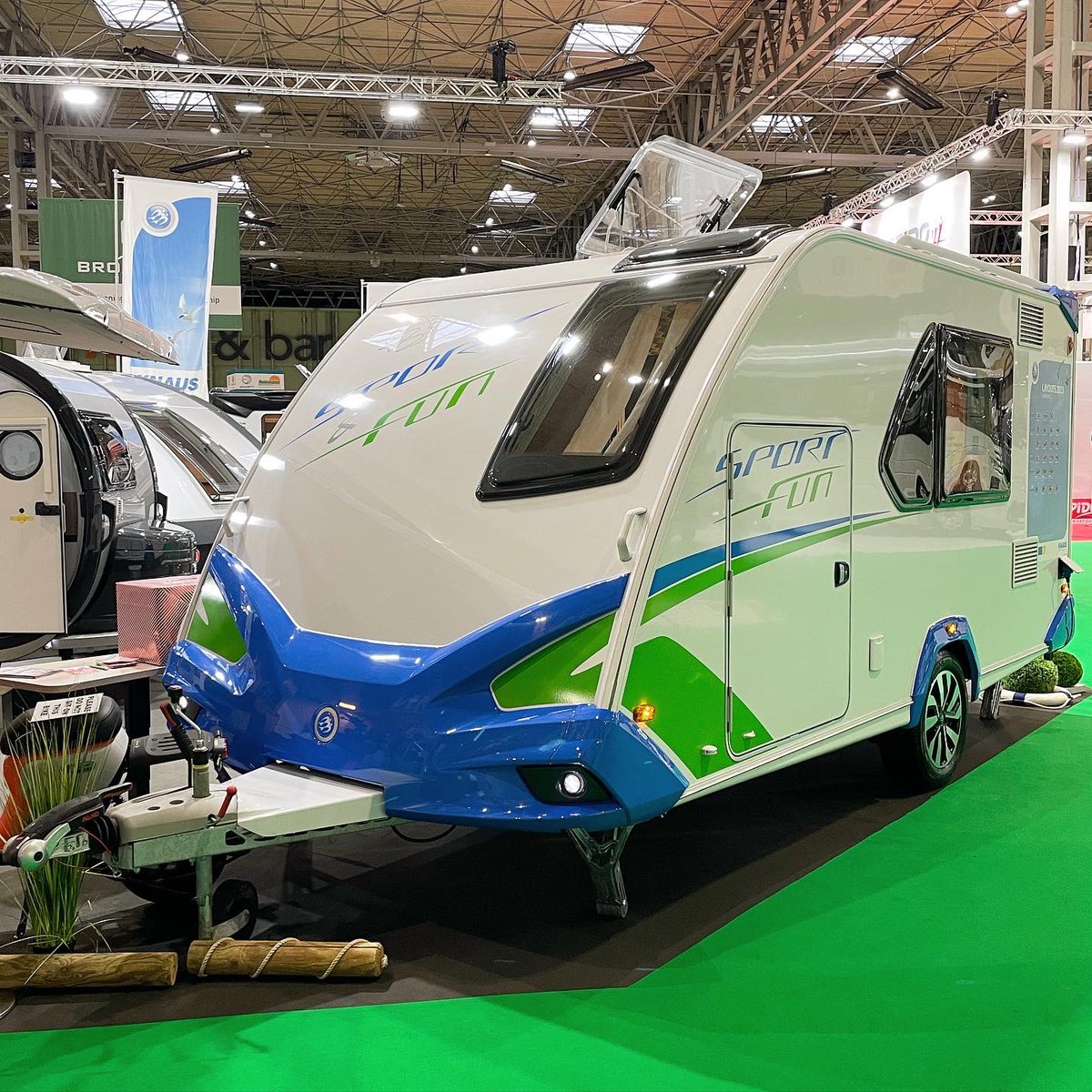 NotAWhiteBox's tweet photo. Had another good look at the Knaus Sport N Fun at the NEC. Hard to believe that this design was first introduced in 1996! It offers so many options for caravanners who are the active outdoor type. https://t.co/UrIjkAX7W7