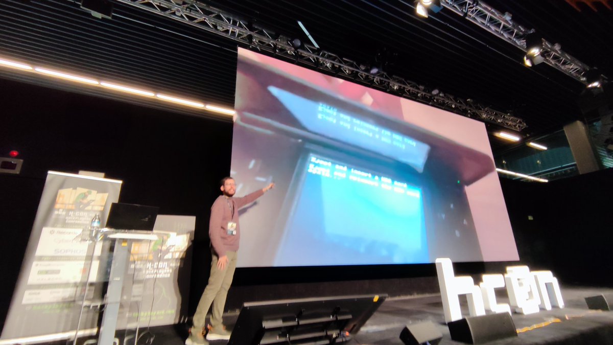 👋Hola madrugadores! Primera sesión de #hc0n2023 en el auditorio principal

🕹️¿Tienes la Nintendo DS tirada en un cajón sin utilizar? Pues seguro que después de la sesión de <a href="/Davidungus/">David Cuadrado</a> va a recuperarla y transformarla en un verdadero Pwnagotchi!