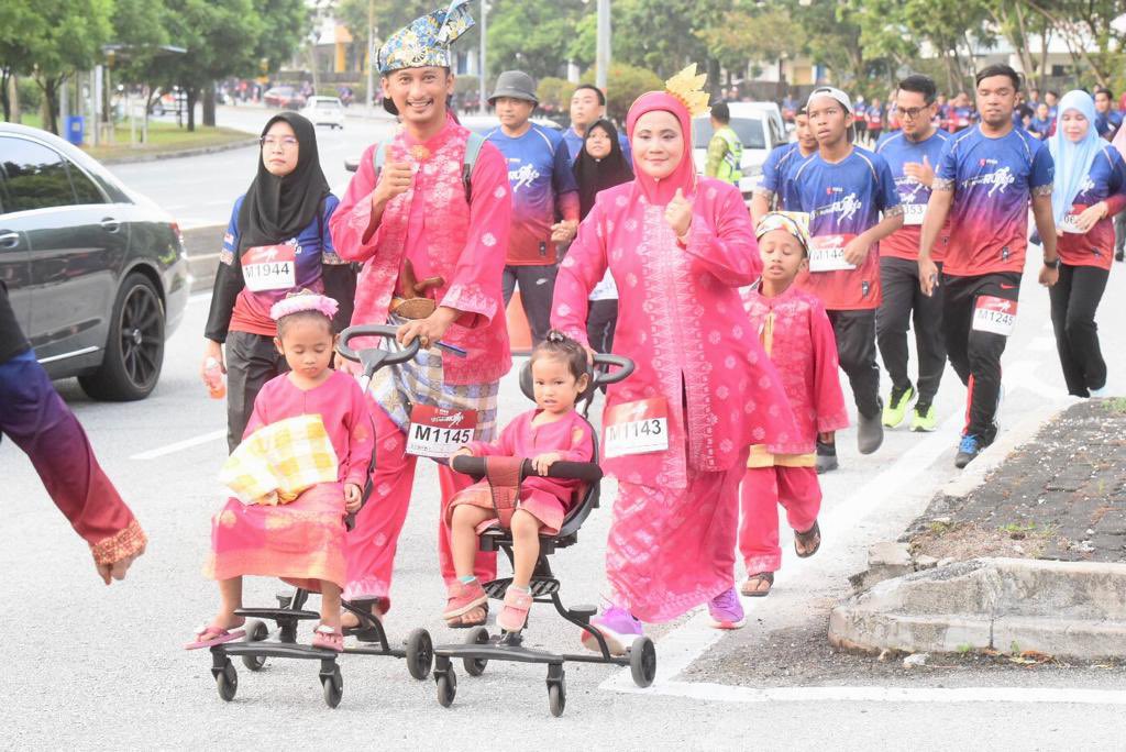 Accompanied Her Royal Highness Tengku Permaisuri Norashikin, Tengku Permaisuri Selangor during the flag-off of the International Songket Run 3.0. Excitement was all around as everyone competes for a good cause. @MSUmalaysia @MSUCollege #MSUsdg #InternationalSongketRun