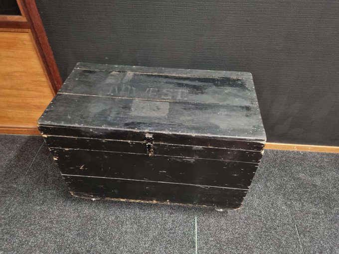 Wouldnt that look nice at your home too? And who knows whats inside ;)
@FoToRo #chastiy #slave #tiny
