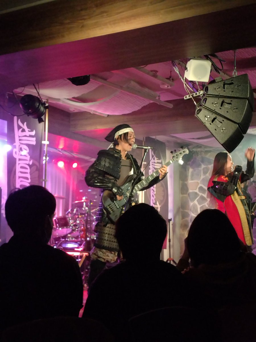 d_maeda75's tweet photo. 東大軍師によるお受験講義＆Allegiance Reign合戦に参加。市にて商人の真似事(物販のお手伝い)をしておりました。メタルライブでは普段見ない雰囲気の方々ばかりでしたが、軍師愛を感じました！！
#AllegianceReign #葉瀬川 #長谷川智也 #お受験ブルース https://t.co/bBCERYTJFJ