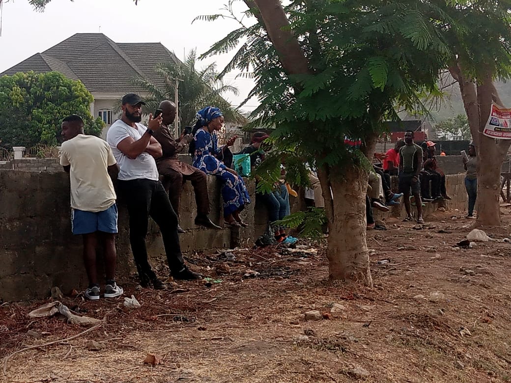 winkari's tweet photo. Situation report at Polling unit 34-06-02-164 located at EFAB Estate Apo, Akinlaja Joseph Close, as at 9.35am INEC official have not arrived yet with voting materials. https://t.co/oXyyyUBk4j