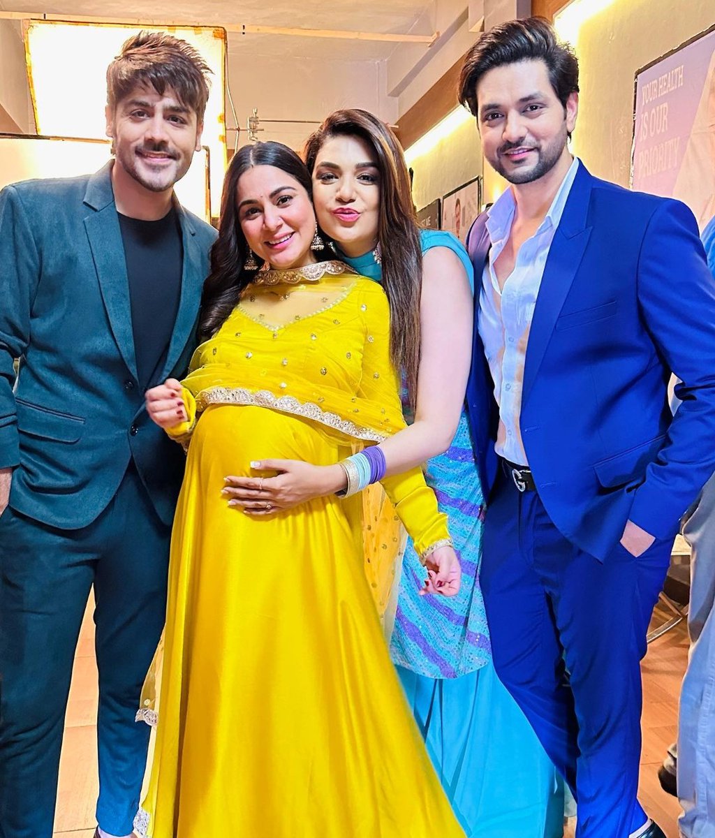 Beautiful Pic😍

#ShaktiArora #ShraddhaArya
#AbhishekKapur #AnjumFakih
#PreeJun
#KundaliBhagya