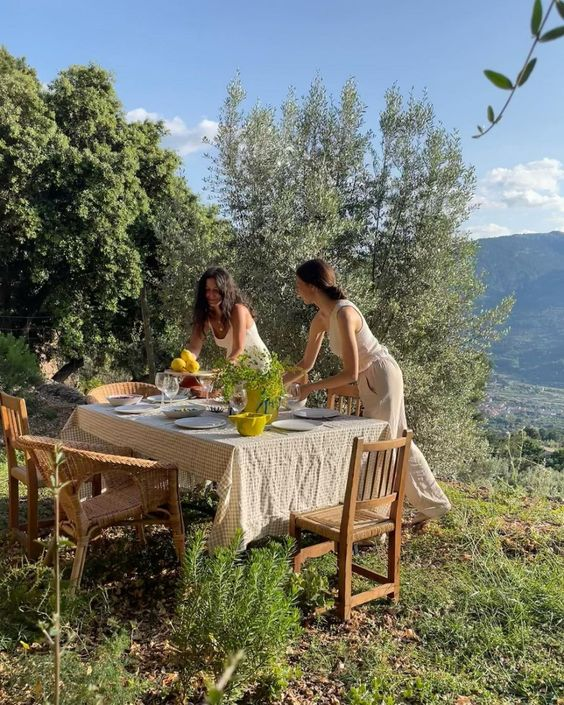 etherealdior's tweet photo. ready for outdoor dinner parties https://t.co/DCBZ2aOgwH