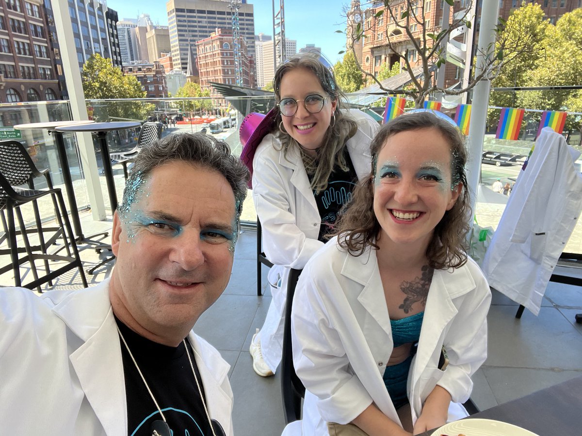 DrLarryMarshall's tweet image. It’s not a Team @CSIRO event if I’m not exercising the selfie arm 🤳

#GeekOut #TeamCSIRO #WorldPride #SydneyWorldPride