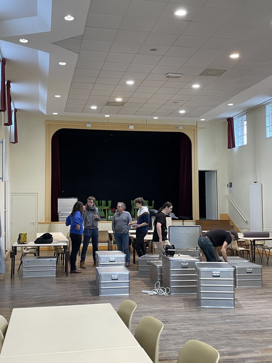 StephRiocreux37's tweet photo. ⁦@repaircafetours⁩ s’installe à Benais pour la journée! Bonne nouvelle quelques créneaux supplémentaires s’ouvrent cet après-midi contact 07 55 67 21 46 ⁦@NR_Tours⁩ ⁦⁦@F3Centre⁩ https://t.co/odGpeHhJFx