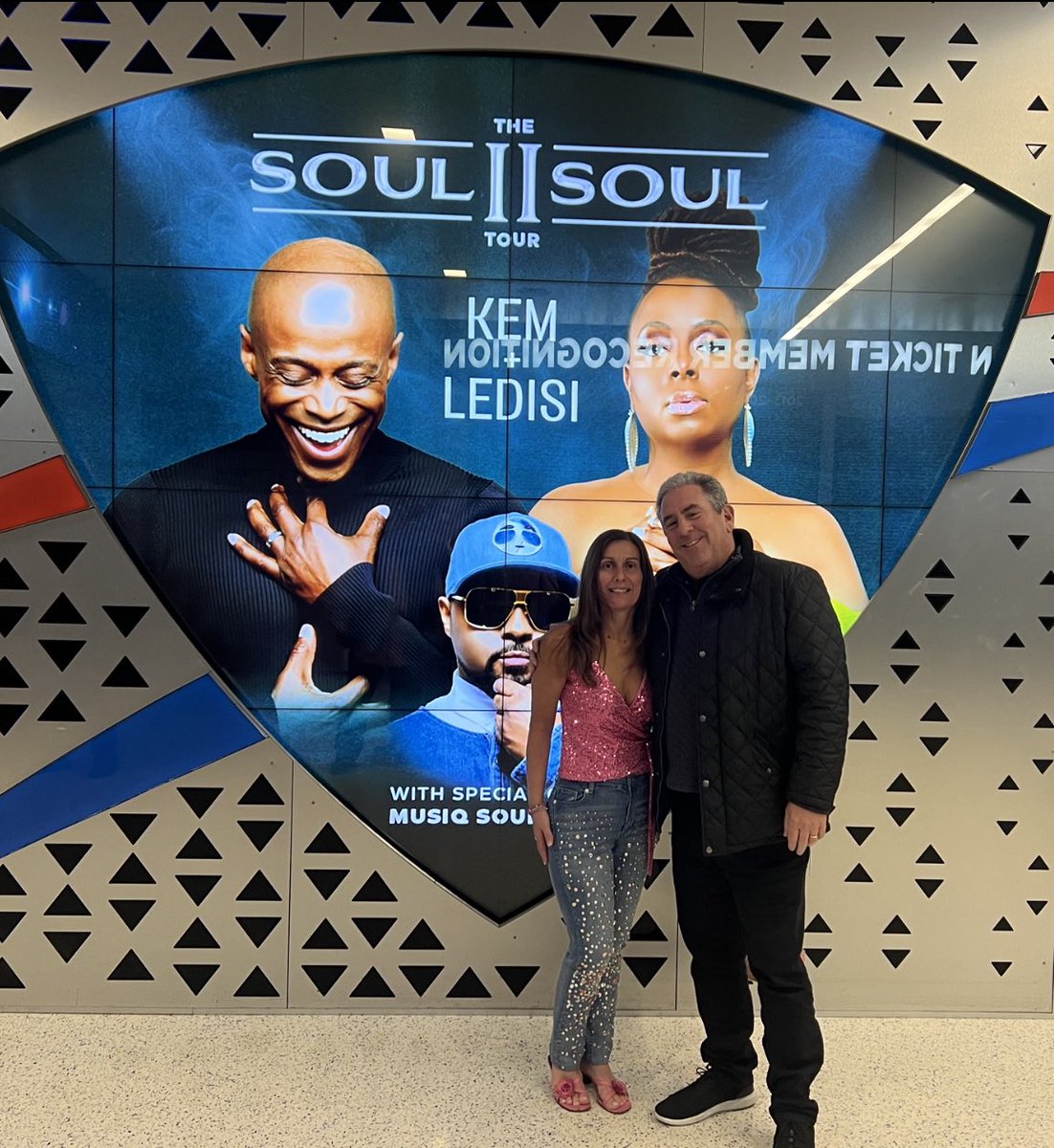 ThunderCatOKC's tweet photo. RnB is alive and well. @jscottloft and I had a blast at last nights Soul II Soul concert with @MusicByKEM @ledisi and @MusiqSoulchild #ilovelivemusic #rnbisnotdead #concertcrazylofts https://t.co/Qasj8F9OBV