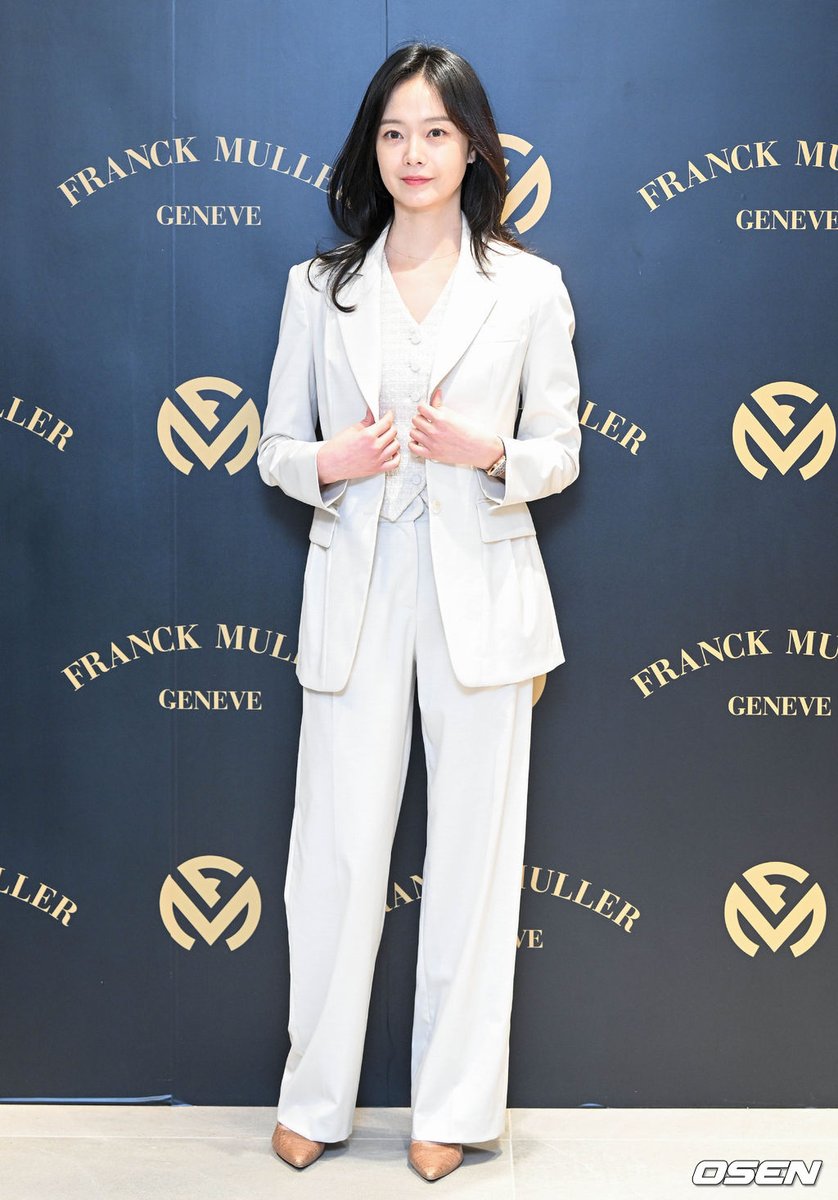 📸 Somin at the launching event of a watch brand Franck Muller in Korea today 🐸

🔗 n.news.naver.com/entertain/arti…
n.news.naver.com/entertain/arti…

#전소민 #런닝맨