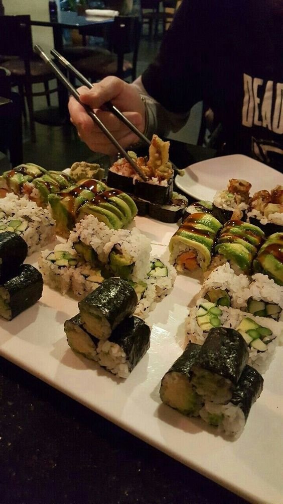 etherealdior's tweet photo. sushi dinner dates >>> https://t.co/goqz9f0IWL
