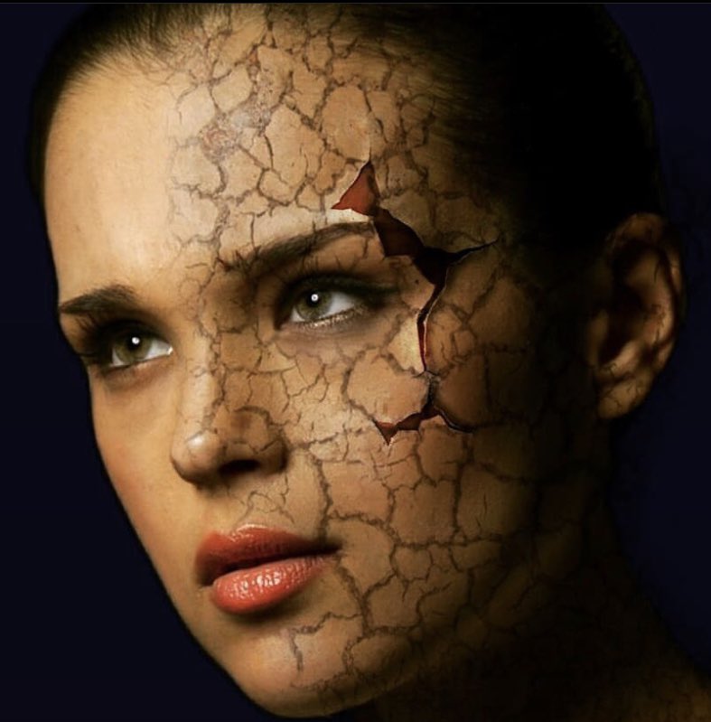 Mikro alemde ne oluyorsa makro alemde o oluyor.
Gökyüzünde ne varsa yeryüzünde o oluyor.
İçimizde ne varsa dışarıya o tezahür ediyor.
Anadolu misyonu yükleniyor.
Türk insanı inşallah vazifesini yapar. 
Dünyanın kaderi burada görünüyor.