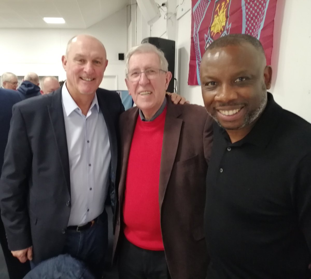 TheBov1959's tweet photo. Can't beat a Pie and Mash, with Mandeville Promotions another great night, thanks Len 😋😋😋😋👍⚒️ https://t.co/XYDyvrO0br