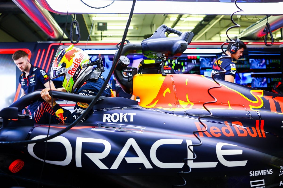 PEREZRAClNG's tweet image. Checo in the garage earlier today!

#F1Test
