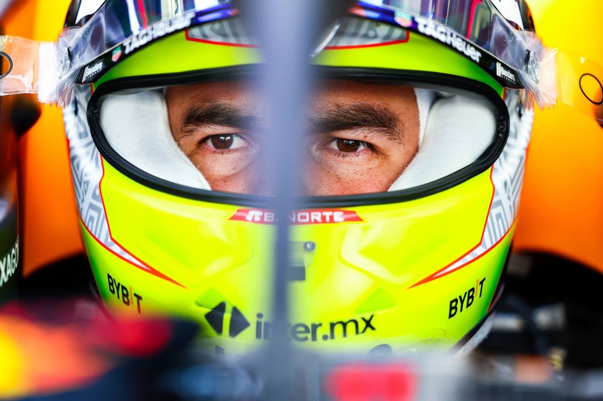 PEREZRAClNG's tweet image. Checo in the garage earlier today!

#F1Test