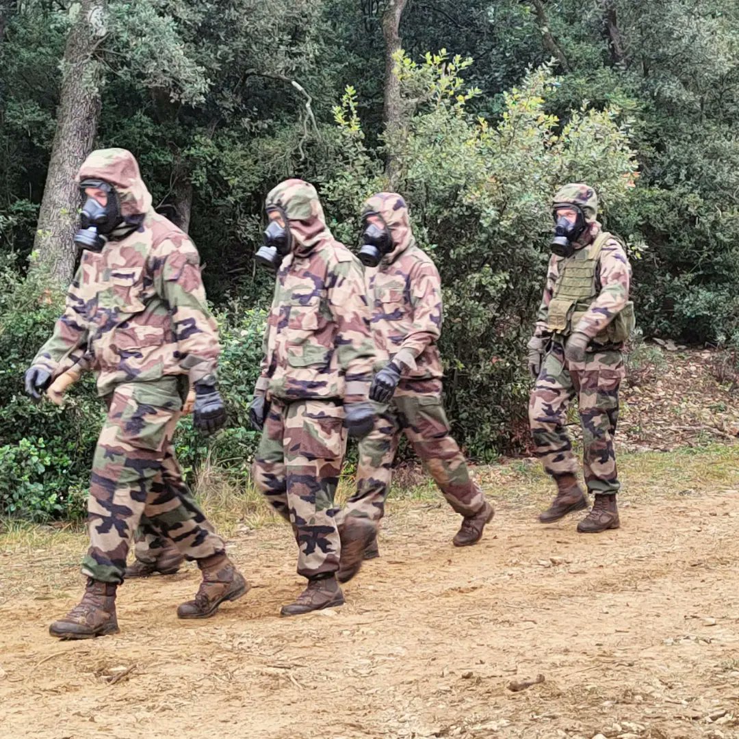 1RCA_canjuers's tweet photo. En séjour au camp des Garrigues, les EVI du peloton du lieutenant Tristan poursuivent leur apprentissage pour devenir #SoldatsdeLaNation ! #1erRCA #JeSuisUnSoldat @COM_E2CIA https://t.co/2GeKJCYtKq