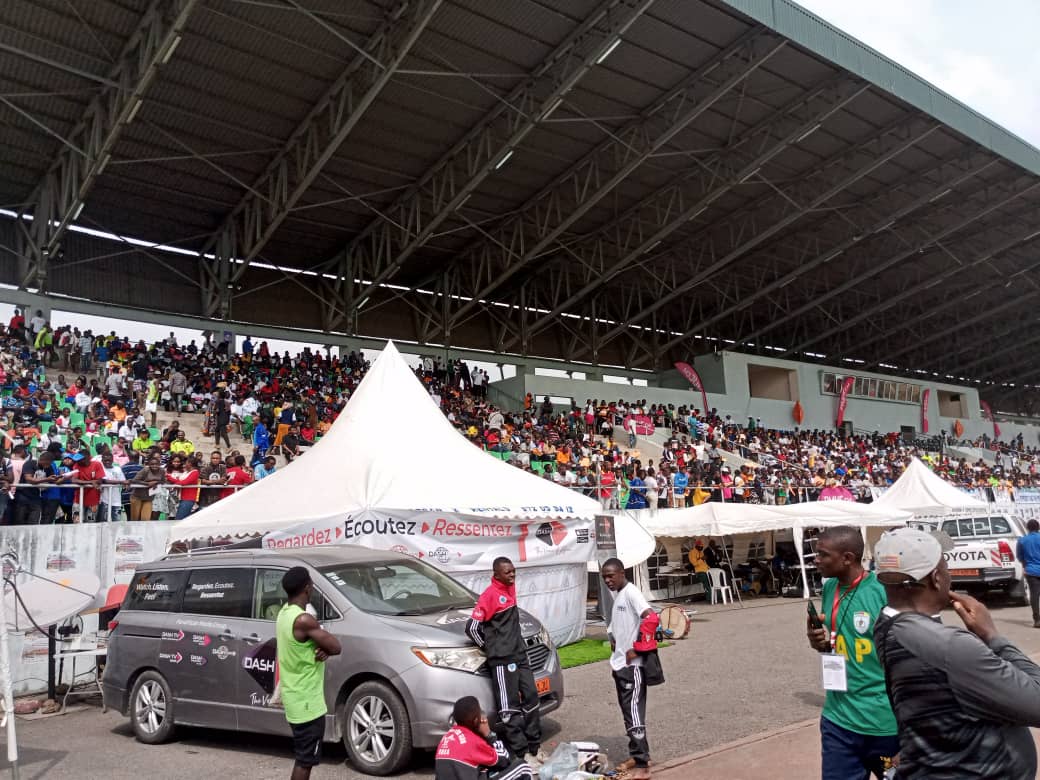 guardian_post's tweet photo. 𝗠𝘁 𝗖𝗮𝗺𝗲𝗿𝗼𝗼𝗻 𝗥𝗮𝗰𝗲 𝗼𝗳 𝗵𝗼𝗽𝗲 𝟮𝟬𝟮𝟯 🇨🇲

Many have braved the odds to massively attend the Golden Jubilee of the Mount Cameroon Race.

They have come out in their numbers to cheer the athletes. 

#RaceofHope
#OrangeCameroun https://t.co/qHyigs5KOe