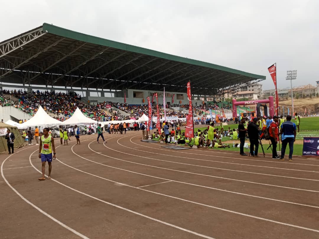 guardian_post's tweet photo. 𝗠𝘁 𝗖𝗮𝗺𝗲𝗿𝗼𝗼𝗻 𝗥𝗮𝗰𝗲 𝗼𝗳 𝗵𝗼𝗽𝗲 𝟮𝟬𝟮𝟯 🇨🇲

Many have braved the odds to massively attend the Golden Jubilee of the Mount Cameroon Race.

They have come out in their numbers to cheer the athletes. 

#RaceofHope
#OrangeCameroun https://t.co/qHyigs5KOe