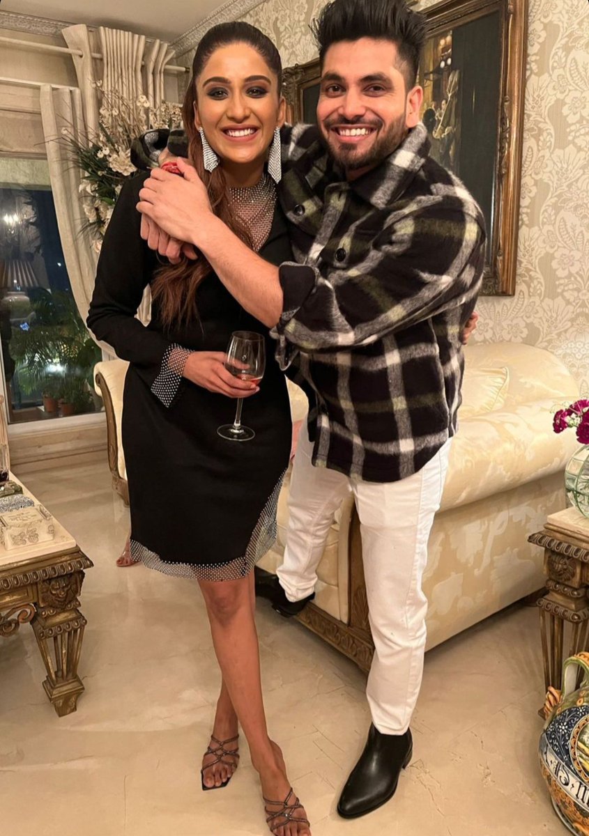 kalpana_010199's tweet photo. Who the entertainer jodi of #BiggBoss16 ?

🔁 RT-#PriyAnkit  
❤️ Likes -#ShivRit 

#PriyankaPaltan  #PriyankaChaharChoudhary #BB16  #PriyankaIsTheBoss #ShivKiSena   #ShivThakare #TejRan #NimritKaurAlhuwalia #AmritpalSingh  #ShivThakre #MCStan #ShivSum #ShivSum https://t.co/ugDw7YWs0u