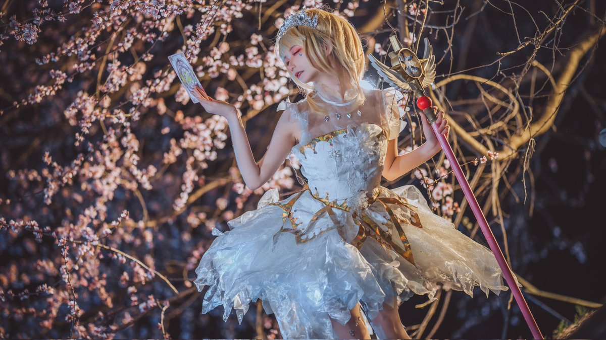 peiqiu7's tweet photo. 隐藏在黑暗的钥匙啊…🌝
#ccさくらコスプレ #木之本桜コスプレ #初心者レイヤー　#いつアニ https://t.co/JvASlNOH7c