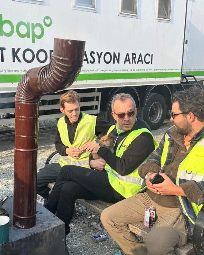 Gerçek şöhret; 
"insanların kalbinde yer almaktır."
Adam gibi adam bırakıyorum buraya..
#HalukLevent