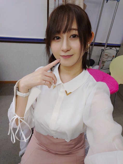 4ヶ月ぶりのMoreLoveありがとうございました！ 相変わらず台本シカトするんですけど、なんか今回すごくちゃんとトークイベントだったね&hellip;？？ 愛原のトークスキルに救われまくった回でした🥺🥺  ところで、私の携帯で一緒に写真撮り忘れたよね〜&hellip;😇😇😇